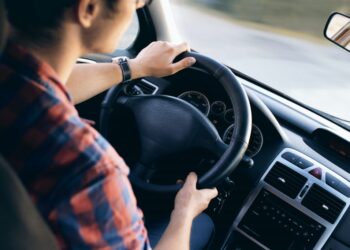 How Technology is Negatively Affecting Car Drivers