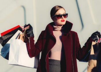 a mix of min i boston fashion blogger