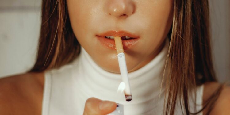 how to light a cigarette with a phone flashlight