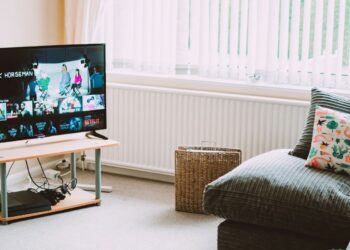 películas y programas de tv de ewan mitchell