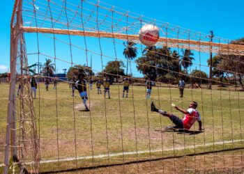 How High Can The Football Crossbar Be In The Arabic في العارضة كورة فور لايف League?