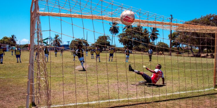 How High Can The Football Crossbar Be In The Arabic في العارضة كورة فور لايف League?