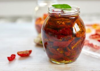 do sun dried tomatoes in oil need to be refrigerated
