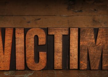 what are the components of a pulse check in an unresponsive victim