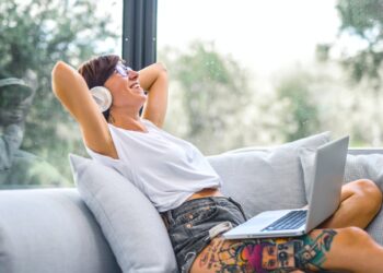 whats that song that goes de de duh de de duh de de de duh