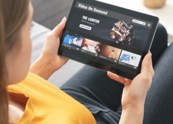 where can i go to watch kimi no na wa with english dubbing?