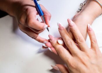 can i use sally hansen miracle gel with uv light