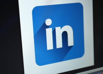 can someone see i viewed their linkedin if i'm not logged in