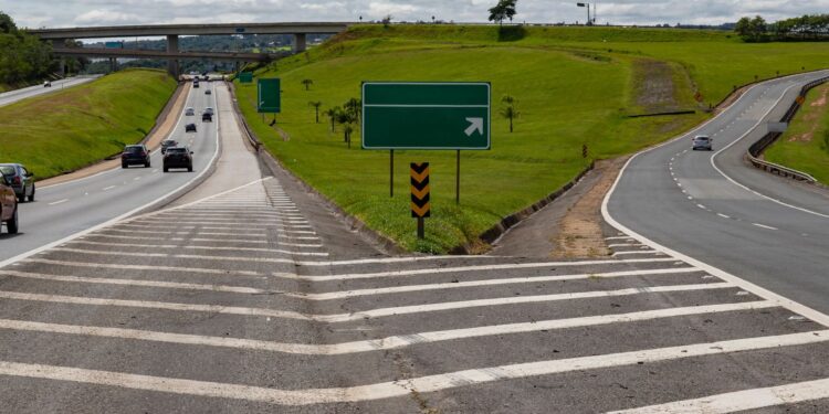 the region between which two points corresponds to the entire a (dark) band?