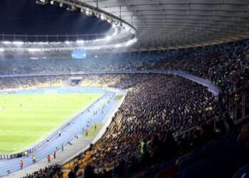 a qué hora juega real madrid