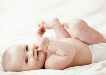 what is the difference between a 10-month-old and a 5-year-old in forming concepts?