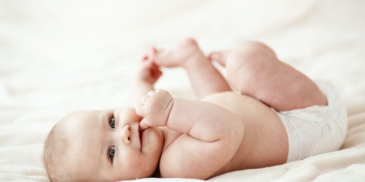 what is the difference between a 10-month-old and a 5-year-old in forming concepts?