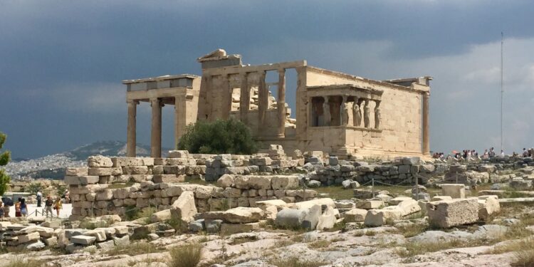 what did the inca empire do that the aztec empire did not do?