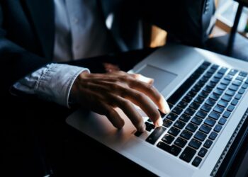 match the advanced boot options menu option with its function.