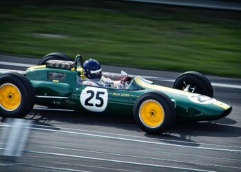 iphone xs max f1 2018 background