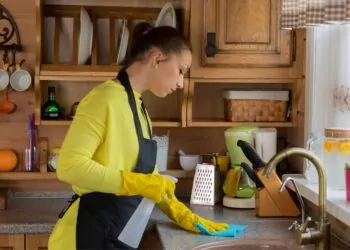 if i pay all the bills should my wife clean